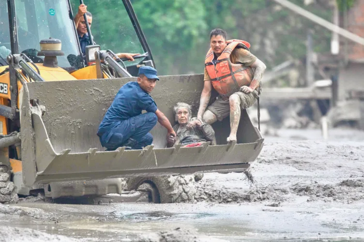 At least 160 killed in floods along Nepal-China border